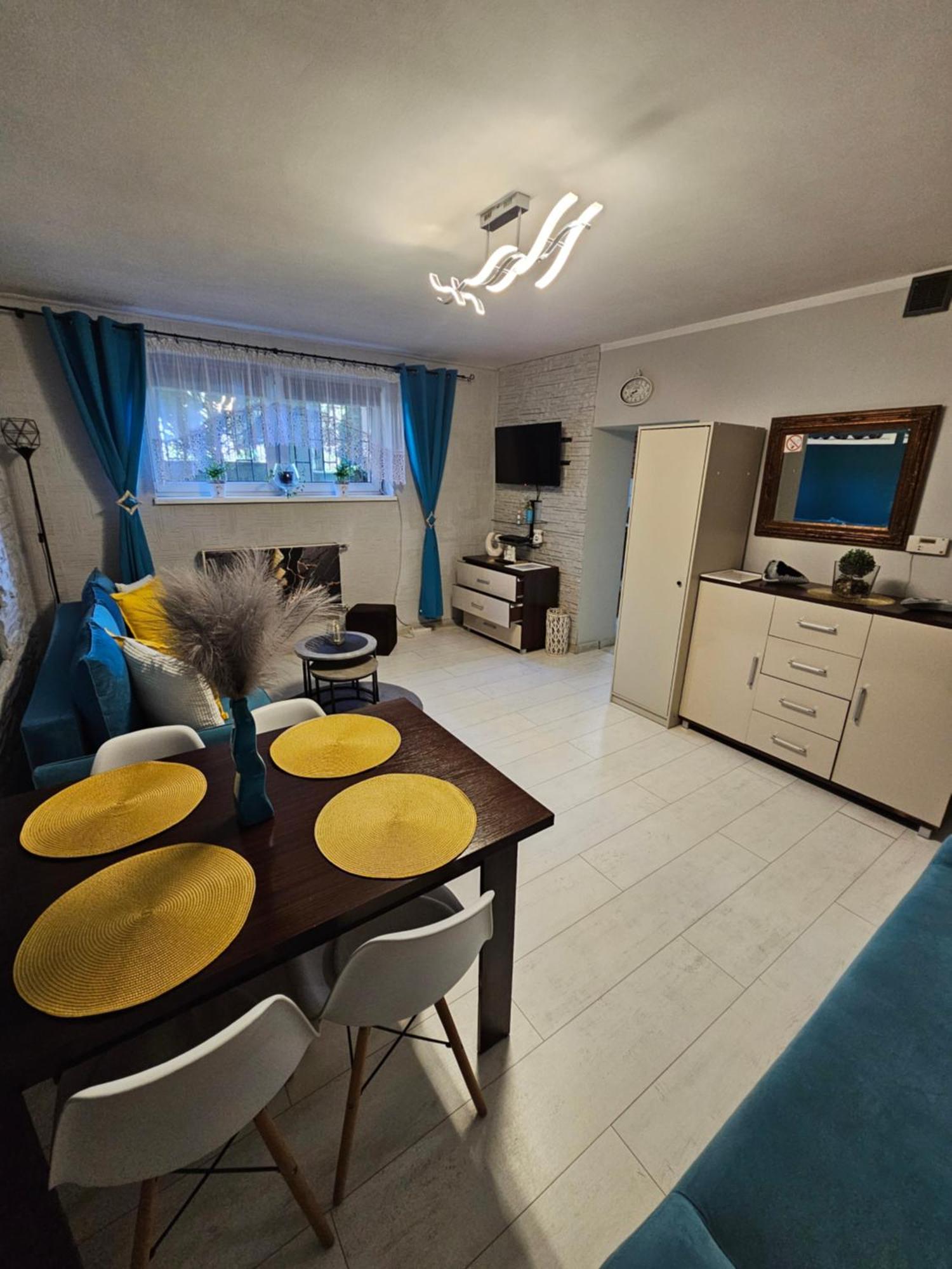 Quiet Basement Apartment ポズナン エクステリア 写真